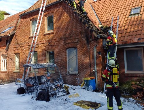 Brennender PKW am Gebäude in Marxen löst Großeinsatz aus