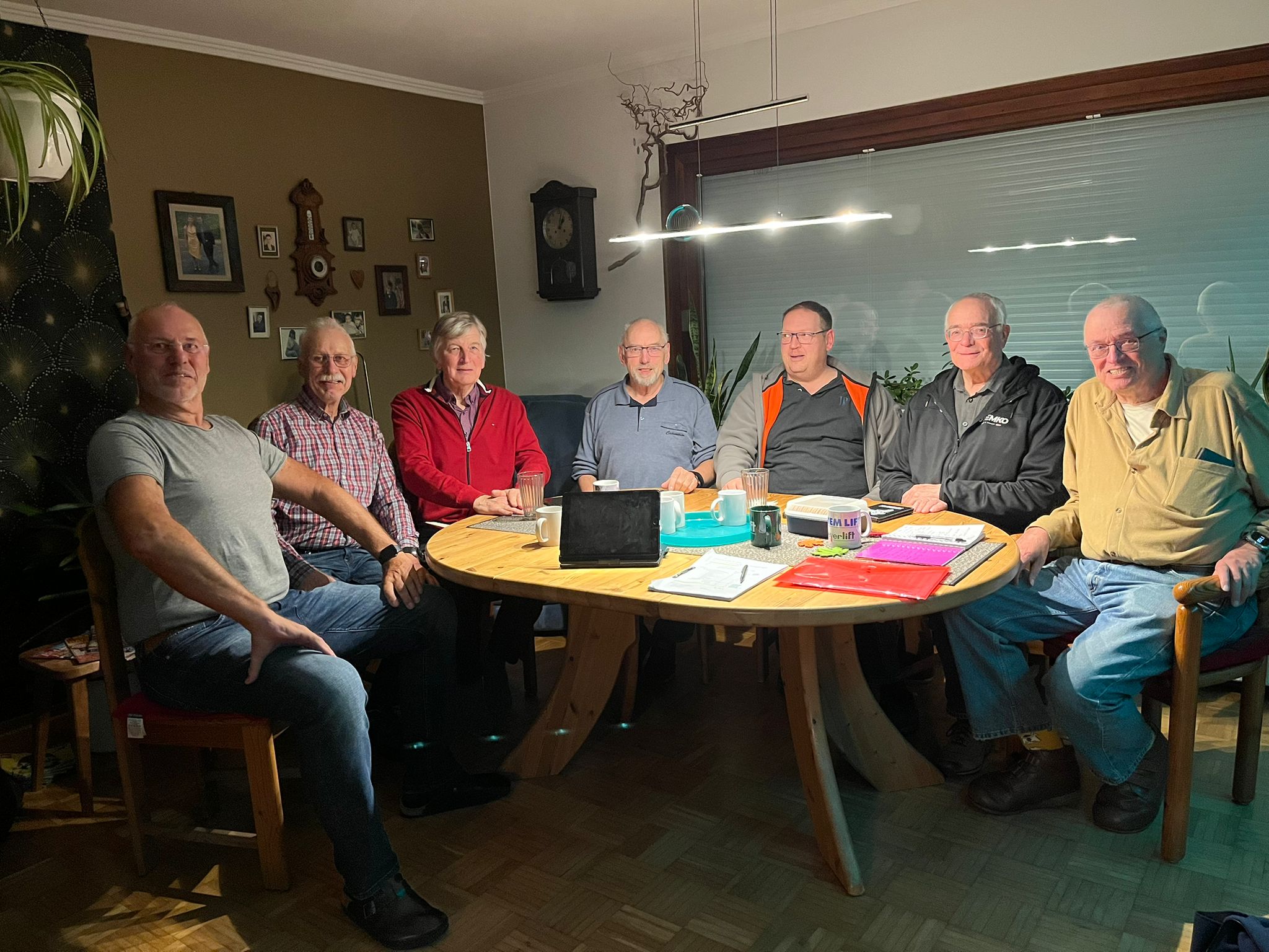 2025-10-29 Festausschuss Festausschuss v.l.: Joachim Behnke (1. Vorsitzender), Wilfried Eick, Peter Adler, Hans-Peter Mohrmann, Arne Behrens, Peter Kröger, Dieter Tschorschke