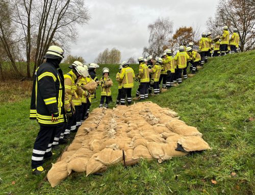 Großangelegte Deichverteidigungsübung an der Elbe