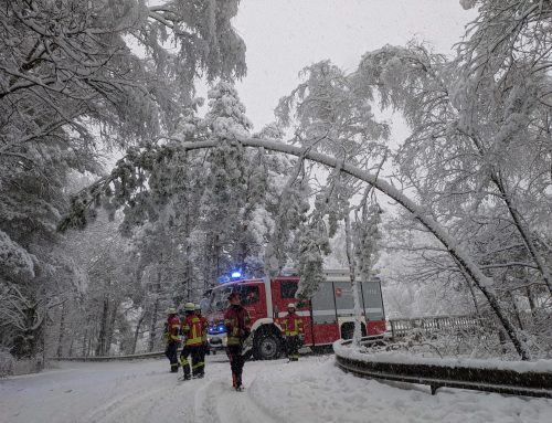 Starkschneefall sorgt für über 100 Feuerwehreinsätze im Lk. Harburg