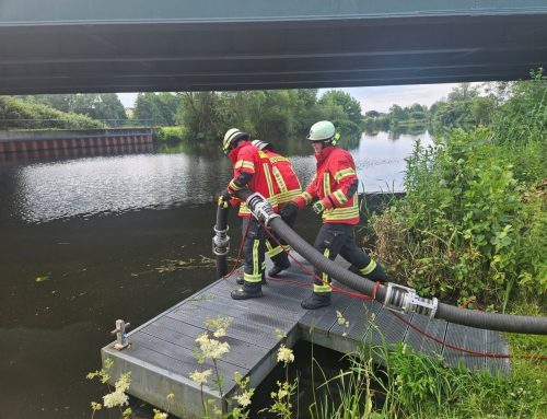 Kreisfeuerwehrbereitschaft übt den Ernstfall auf Bergedorfer Bauhof