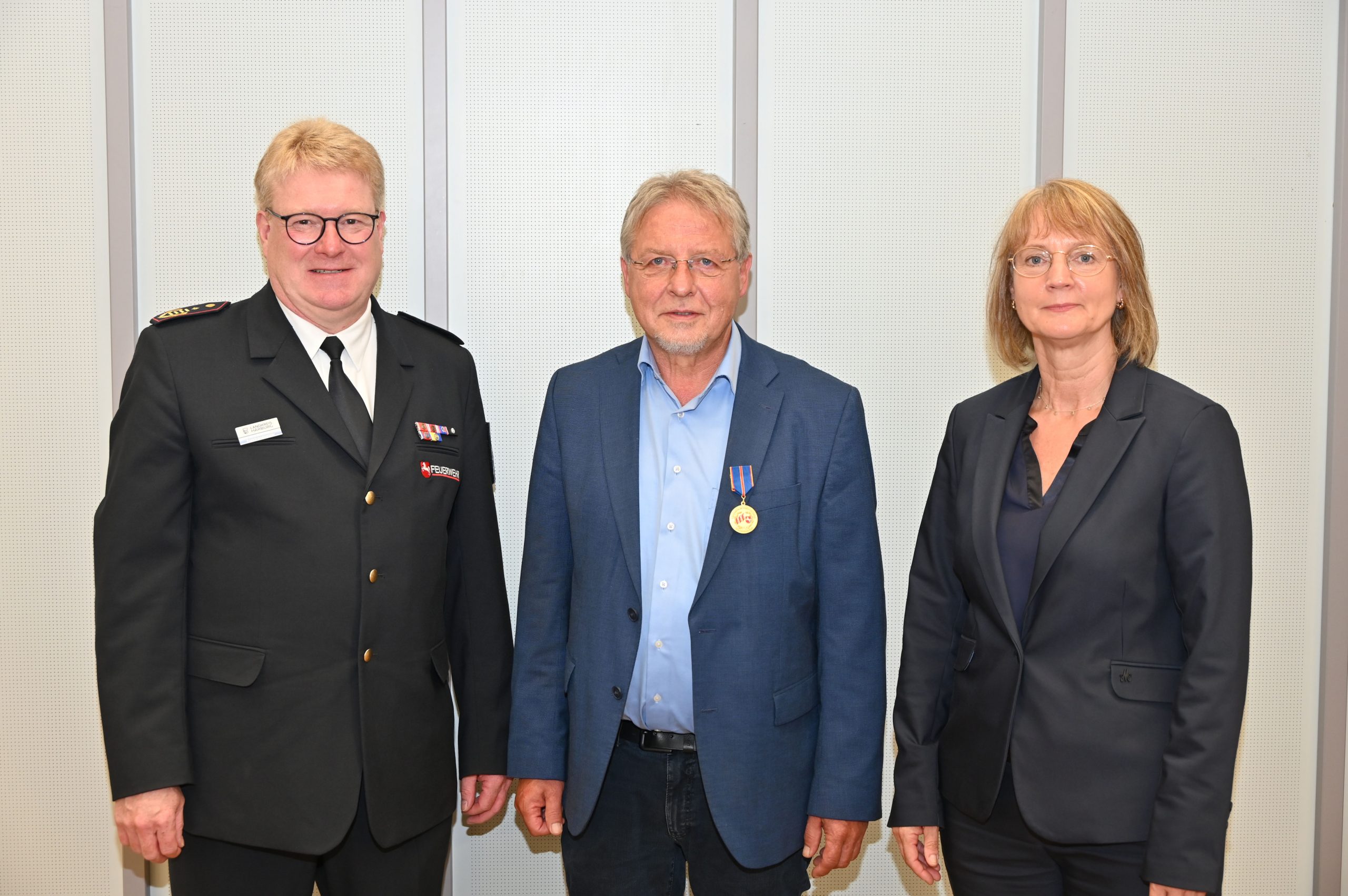 Kreisverbandsvorsitzender Jörn Petersen (links) mit Wolfgang Krause und Kreisrätin Annerose Tiedt